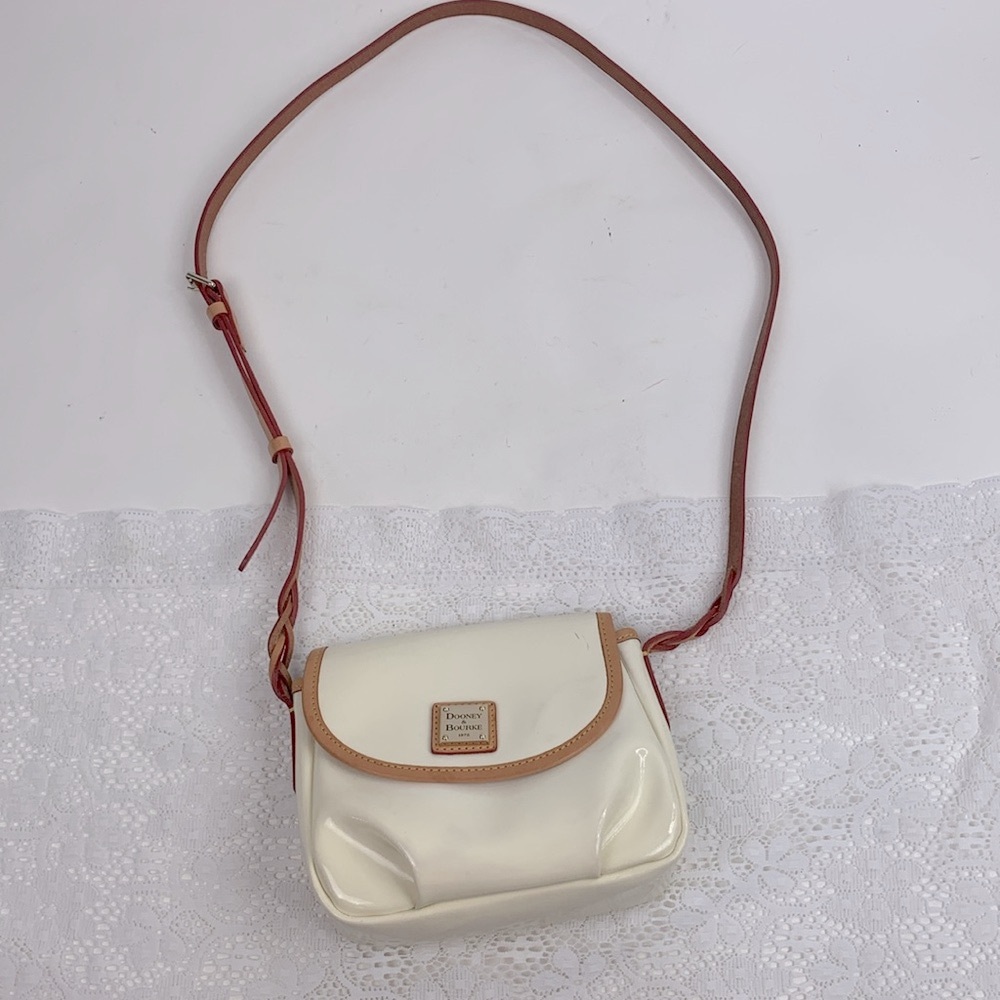 Dooney & Bourke Creme Patent Leather Flap Pleated Crossbody bag Red Lined - Picture 5 of 16